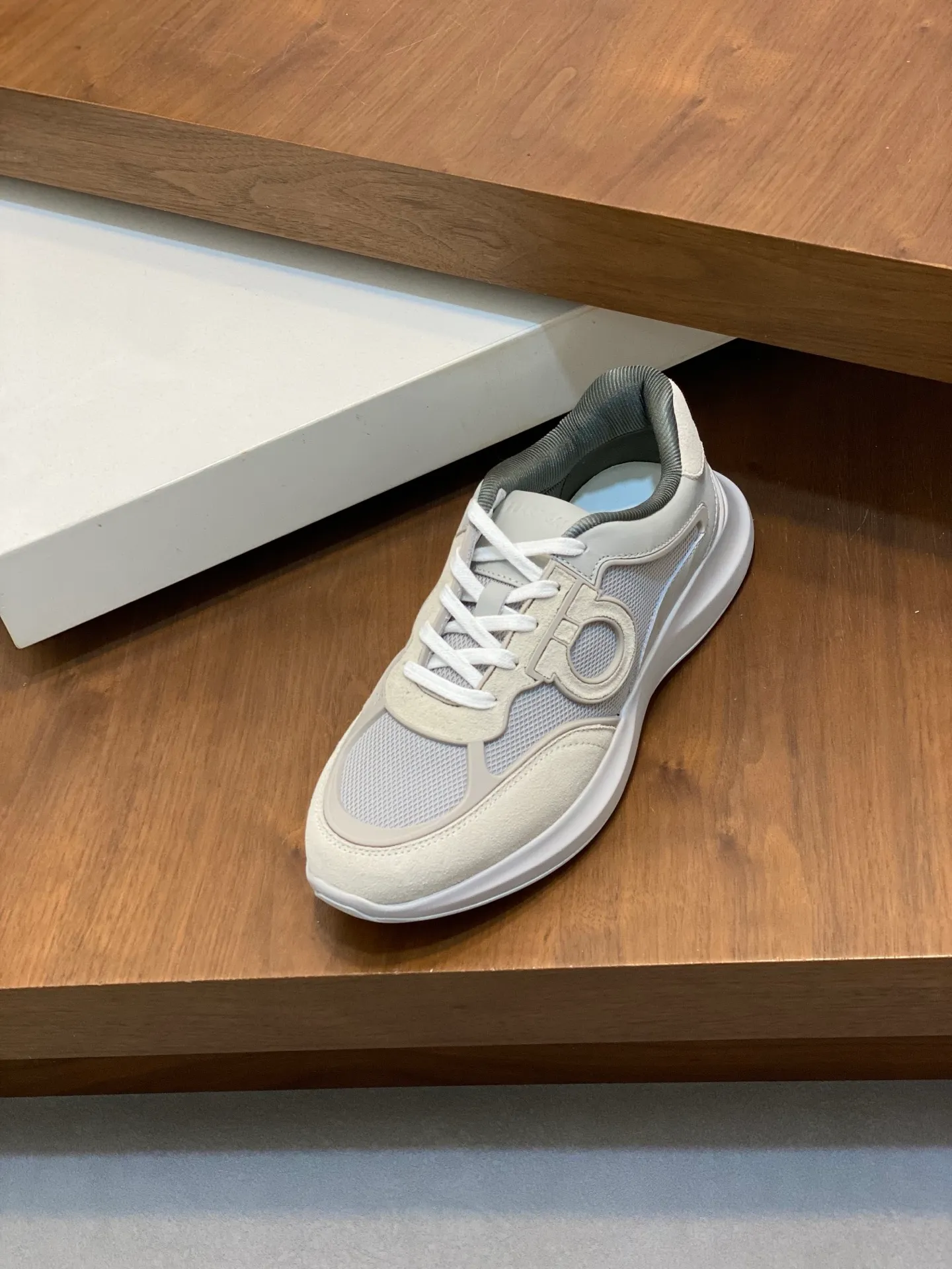 Men's men's shoes 💰700 [Ferragamo] Ferragamo - High-end quality original order - Upper: original cow suede leather with breathable mesh, brand logo sewn on the shoe body - Lining: brand canvas, foot pads; water-dyed cowhide - Outsole: rubber outsole - Super high quality control·Fine workmanship: Prominent (high-end·luxury·grade) Size: 38-44 (38 45, can be customized)